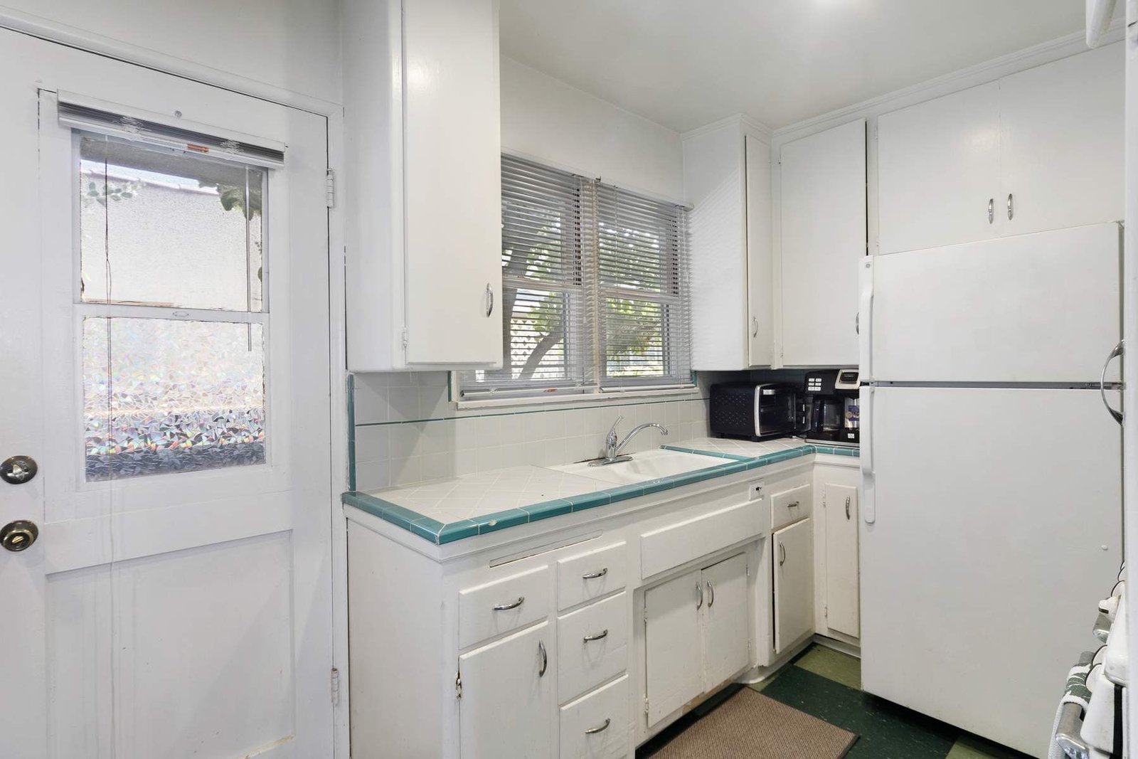 0e9ddace-b8c3-4f48-8279-cc3eb3aad794_1800x1200