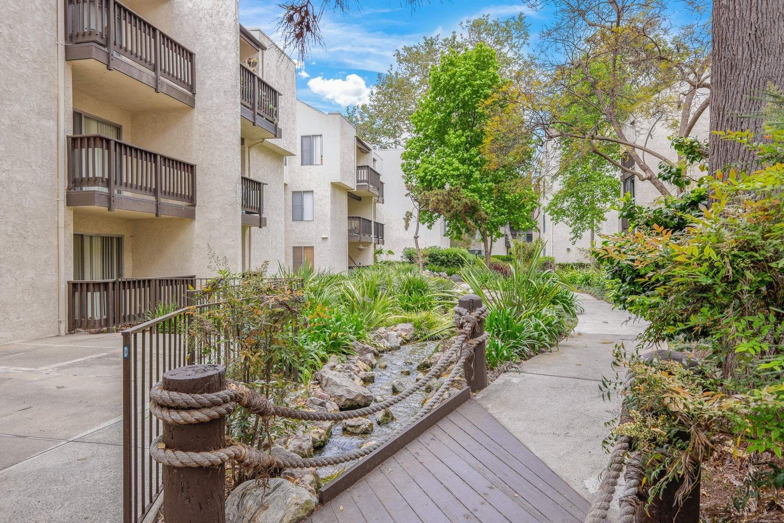 13f87186-49fb-4813-ab1a-6242469d096c_1800x1200