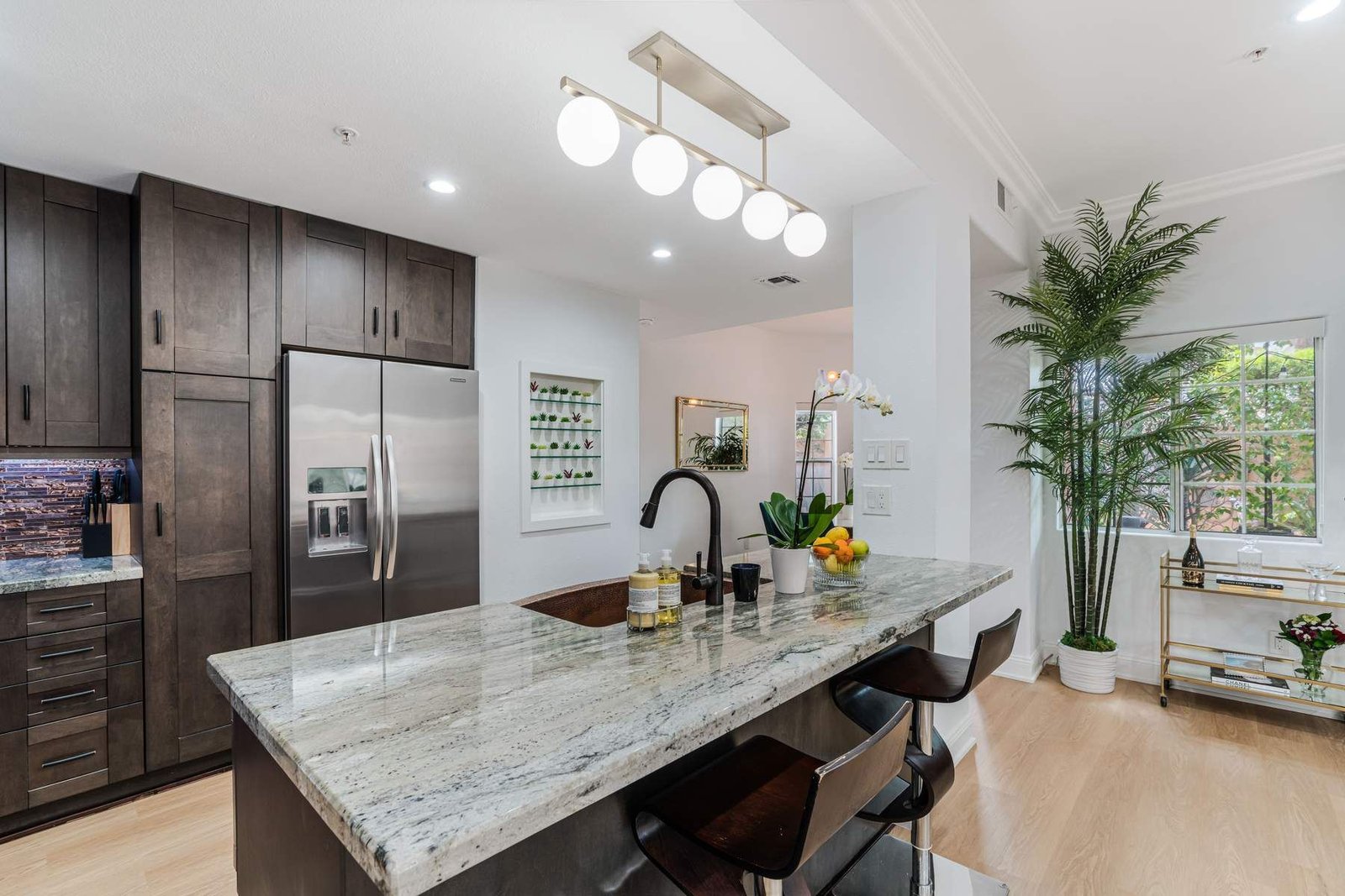 2156139c-4d39-487b-bf83-60c700ba8c88_1800x1200