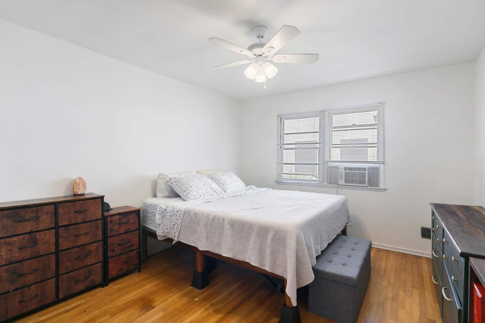 283c2106-cc61-4b13-ad75-d3c505f32e99_1800x1200