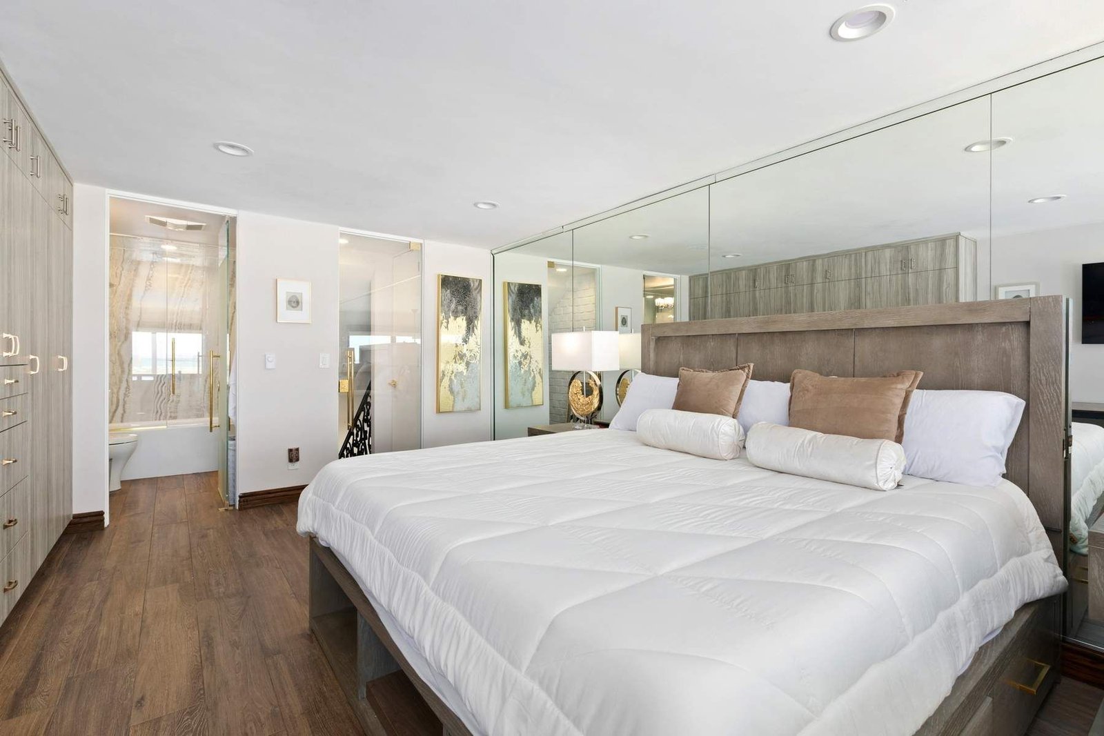 32e4fcf5-f4c6-4386-afc4-e0ca6b02d255_1800x1200