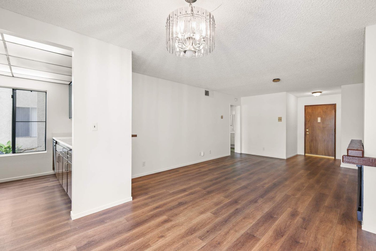 35cff667-e515-4b33-96e7-ab3ee9d374bb_1800x1200