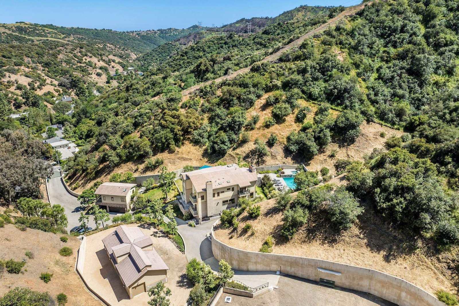 4f2680ca-e51e-4731-9cf1-f3fc860252d1_1800x1200