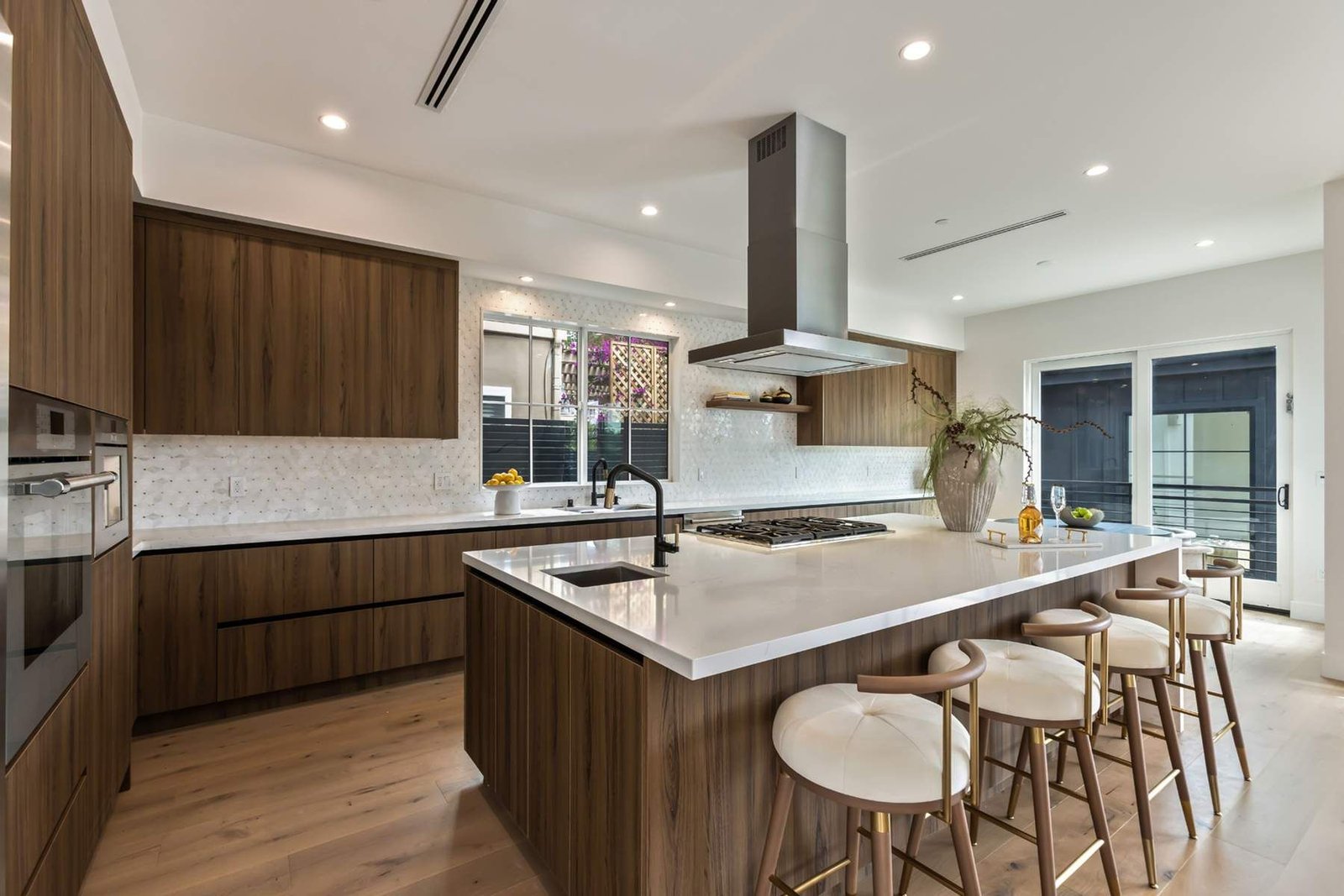 4fefb00c-71e6-4429-84a1-7cab0e1db0ed_1800x1200