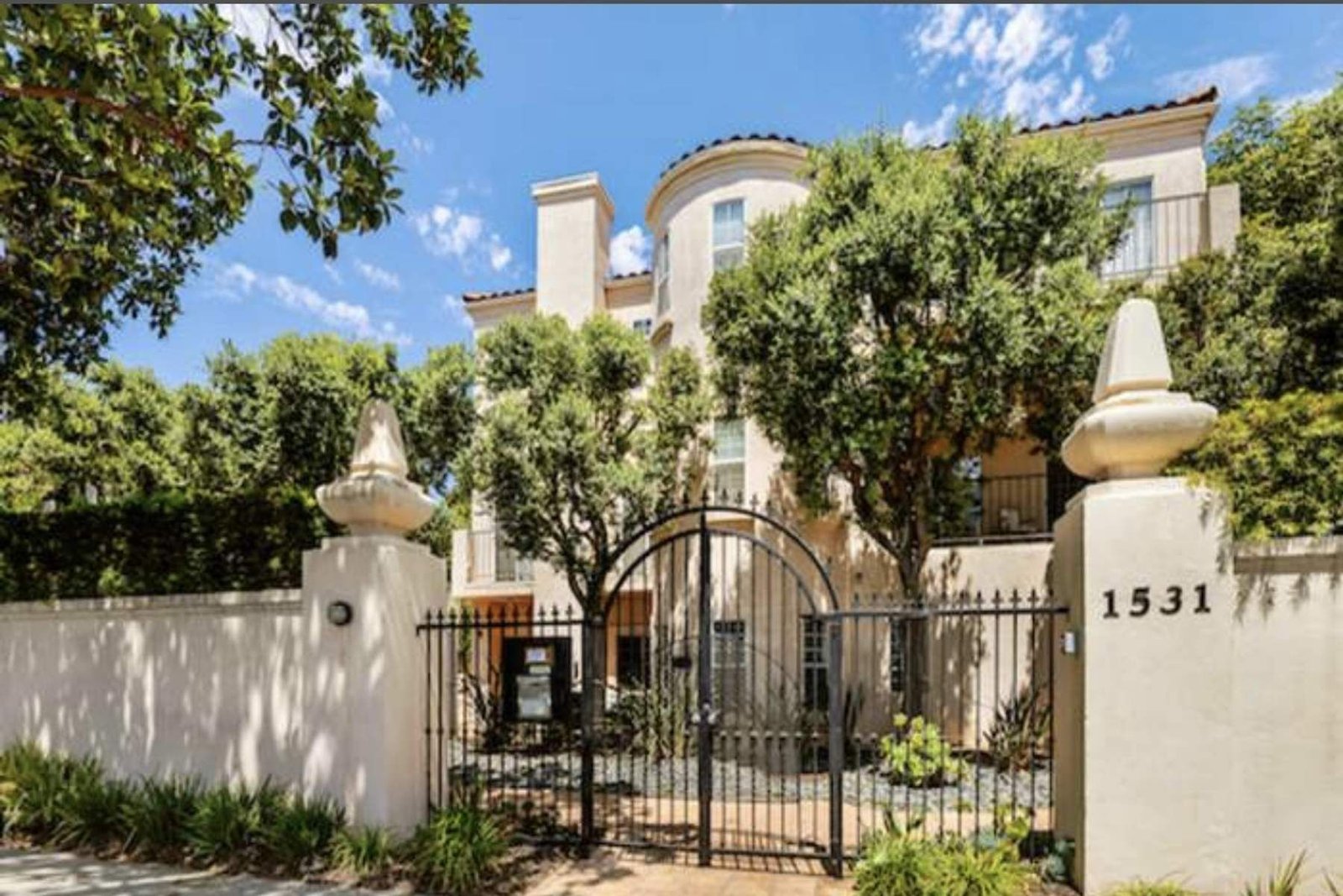 60423d0b-23fd-452b-9ebe-2a2a8a22b807_1800x1200