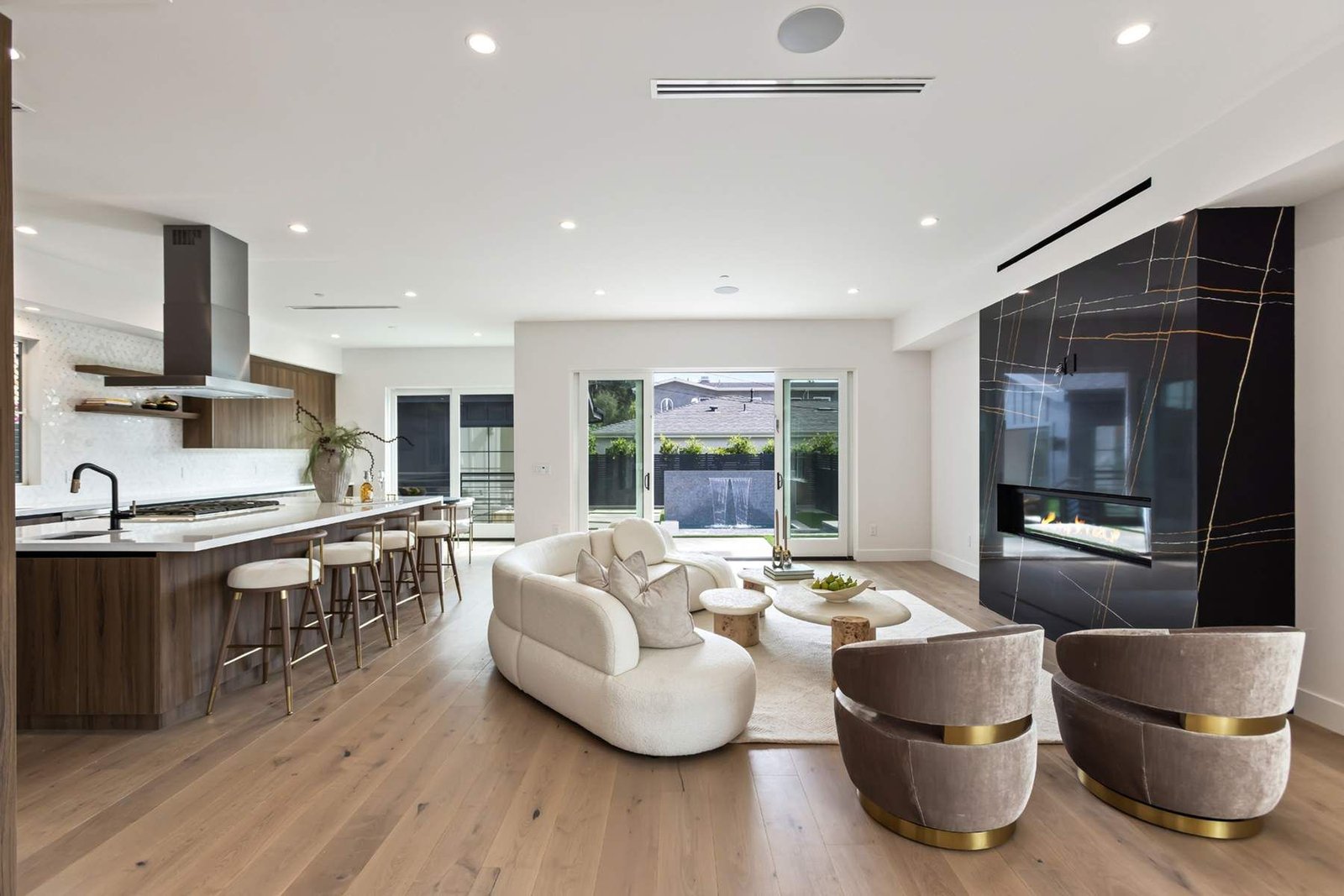 652556ac-ac4a-41a4-874d-626c8a8ac538_1800x1200