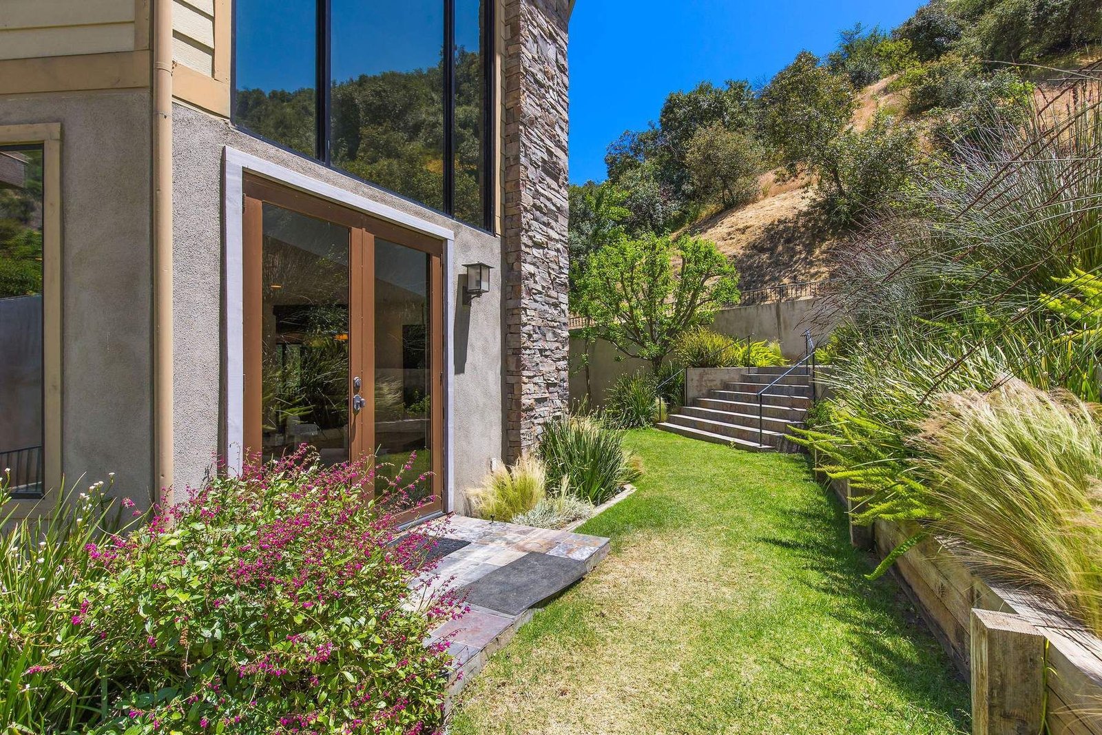 75c014ed-ad31-4214-a67e-c6d24de0688f_1800x1200