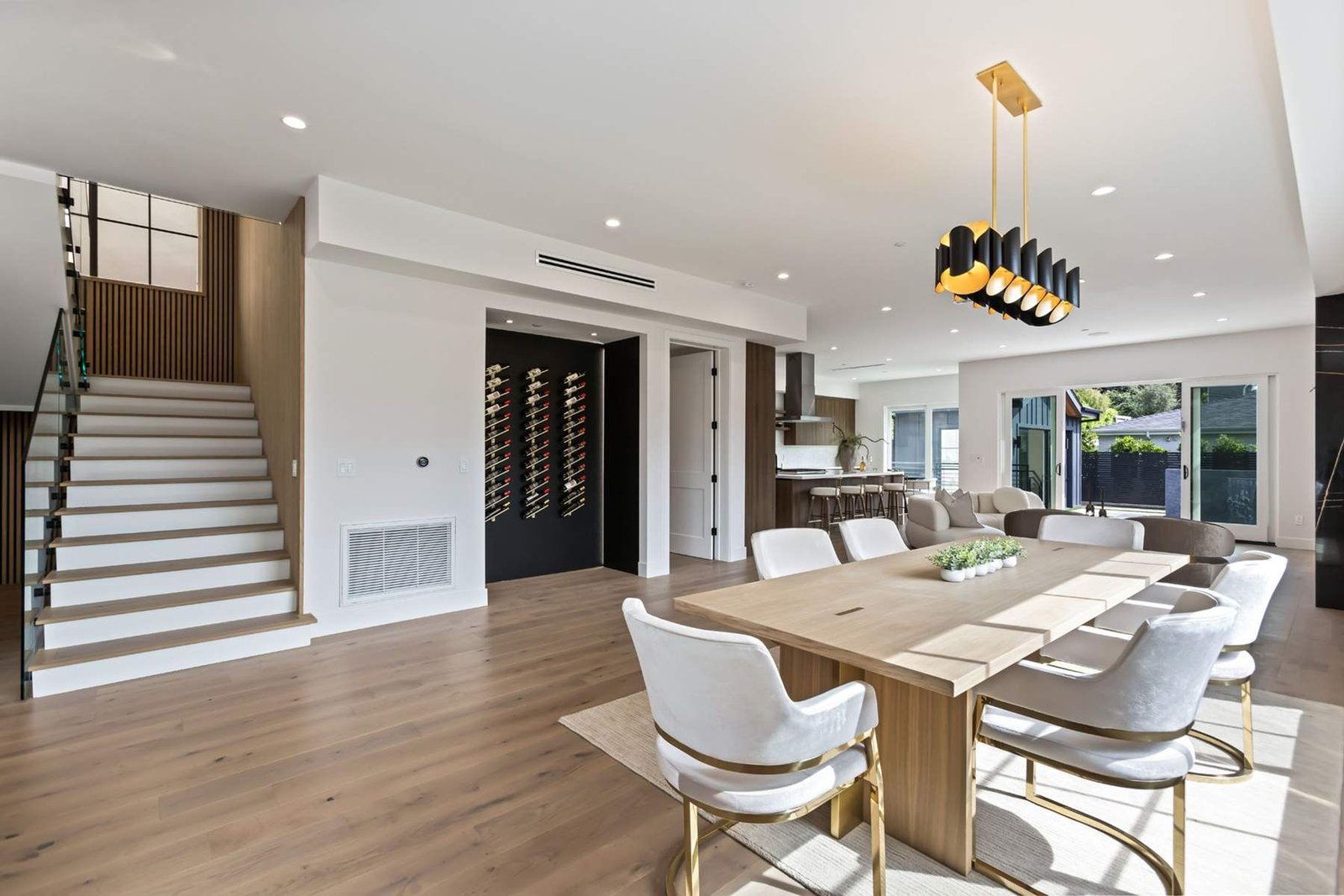 852e549a-f598-4b48-a5e6-5296bc089cf9_1800x1200