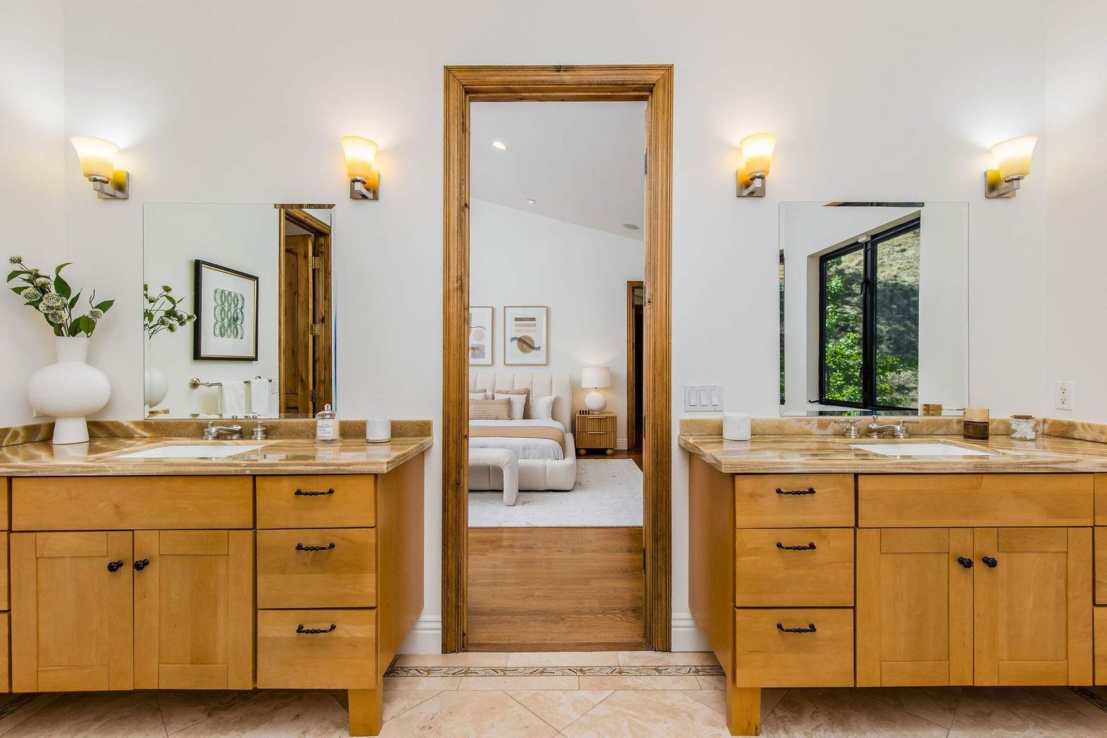 a6308652-b29f-4ab2-9747-c32506966216_1800x1200