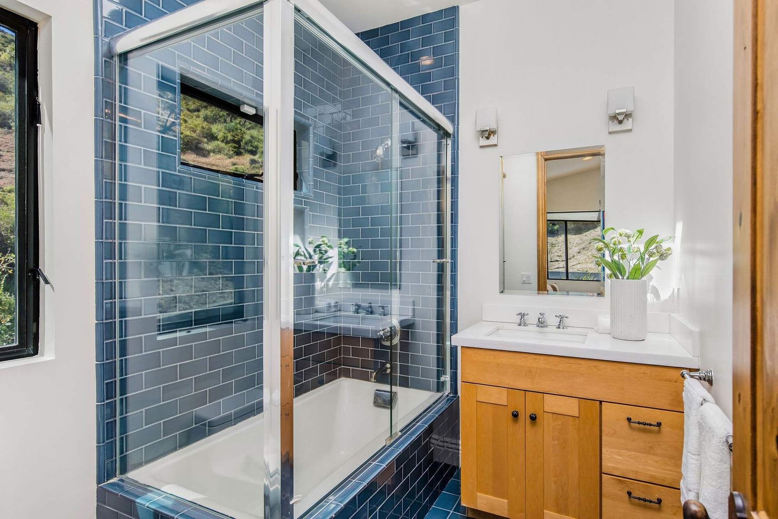 cabb6338-72ba-4848-8719-f3b7f2143bfb_1800x1200