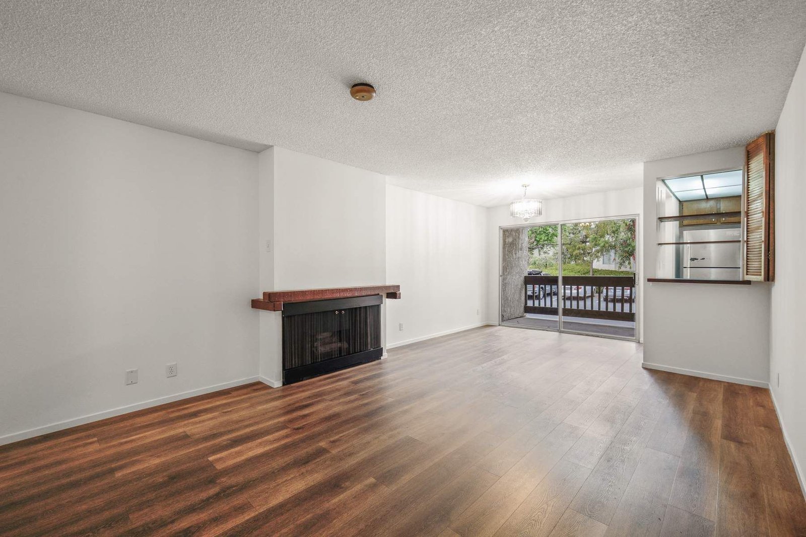 d9f15dc9-c126-4402-9c8c-ed33dfae3687_1800x1200