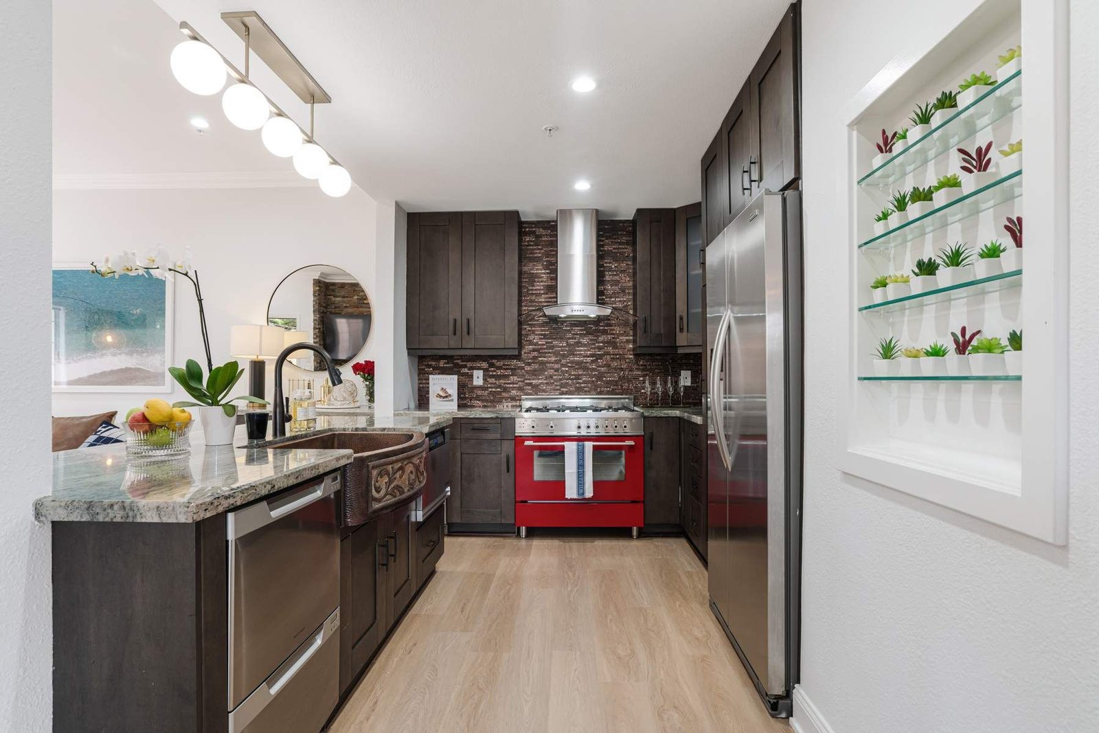 eec9cfef-ed92-4fb1-98d9-9da266495661_1800x1200