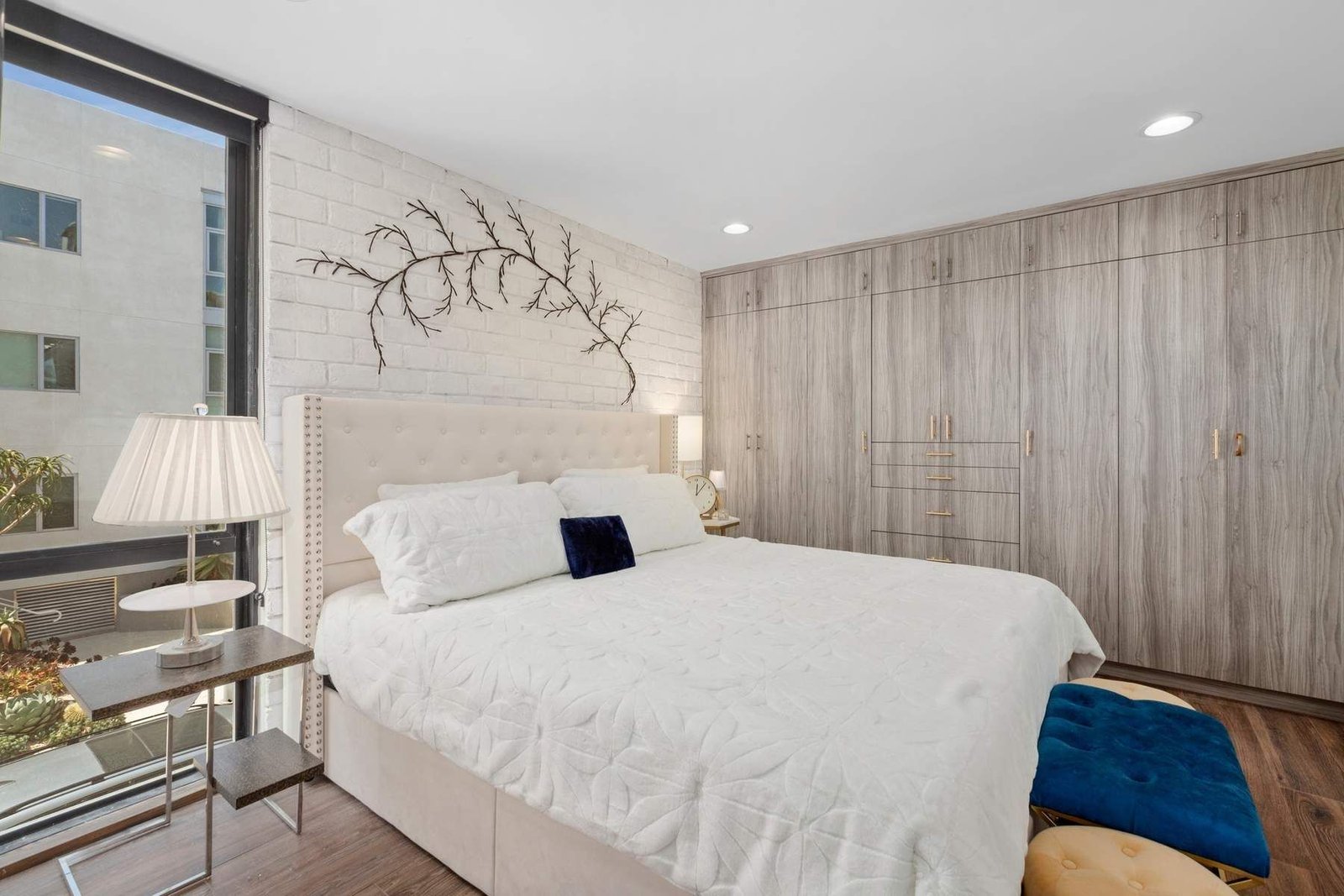 f67f6bf9-decd-4215-a8fc-1b39a58f03fe_1800x1200